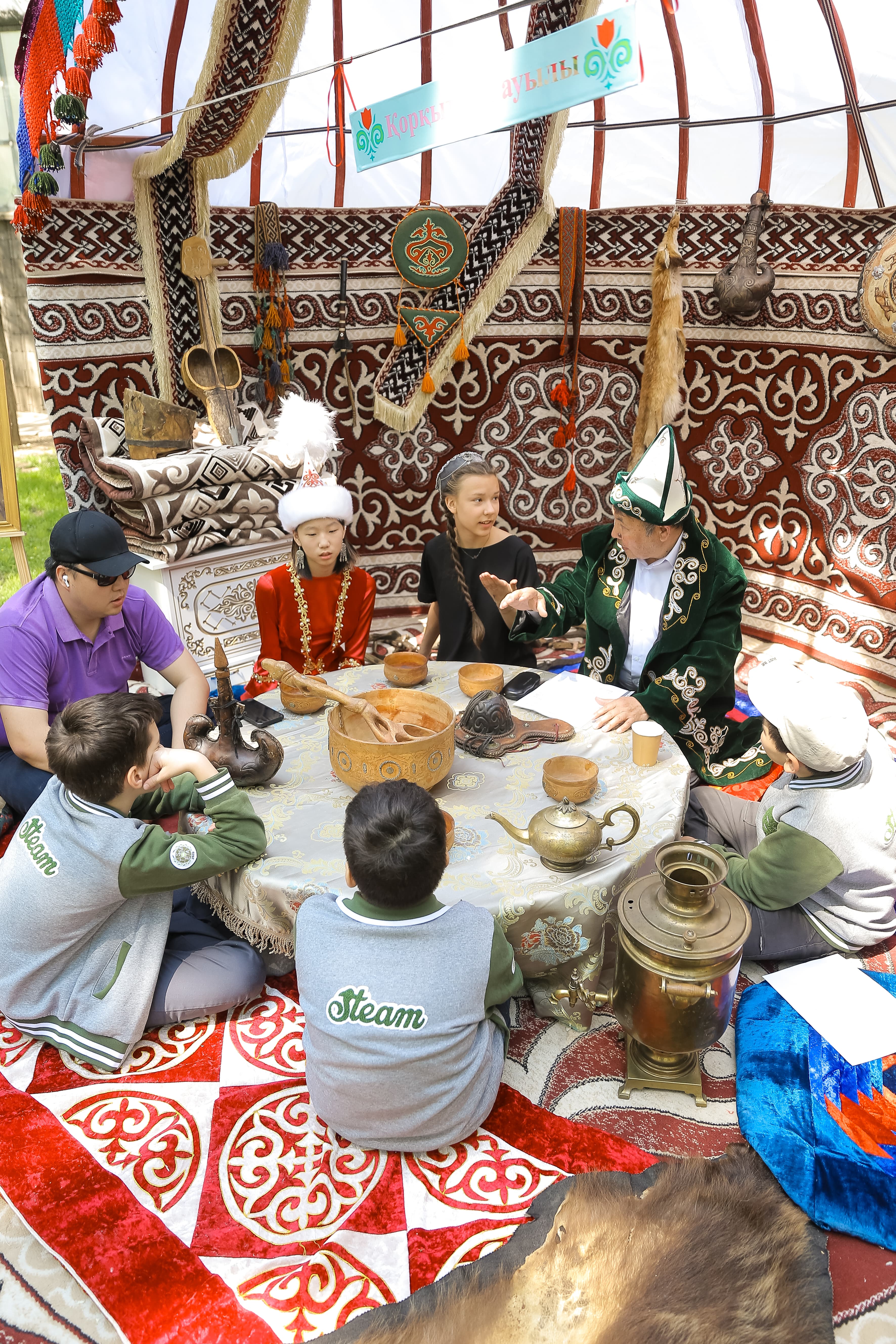 Мерекелер мен дәстүрлер