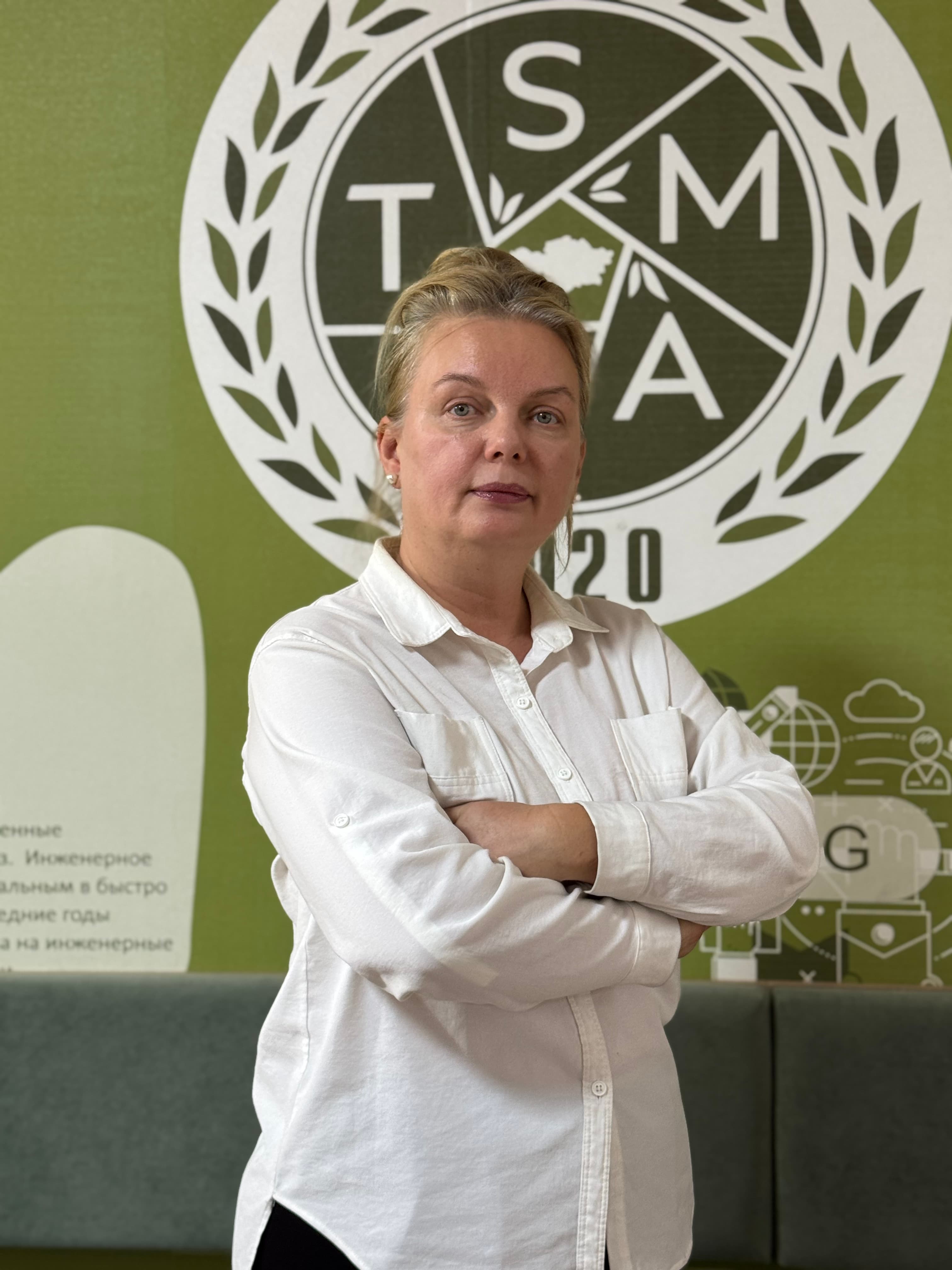 Павлова Юлия Юрьевна — Заместитель директора по учебной работе / Учитель английского языка